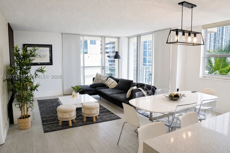 Condo for sale at Mark on Brickell 902