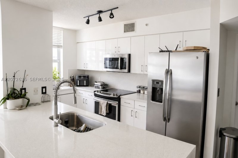 Condo for sale at Mark on Brickell 902