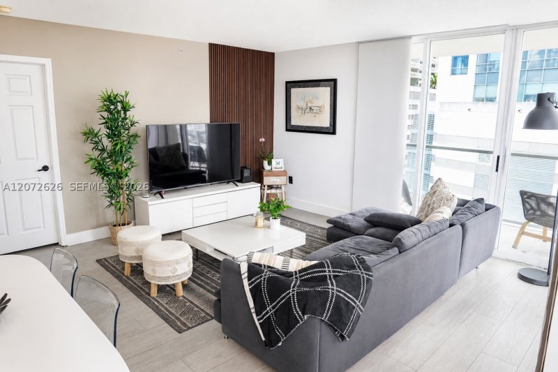 Condo for sale at Mark on Brickell 902