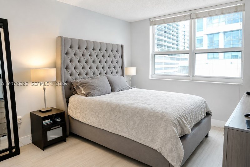 Condo for sale at Mark on Brickell 902