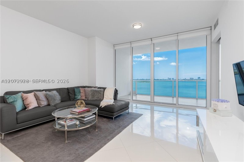 Aluguel de apartamento no Paramount Bay 1009