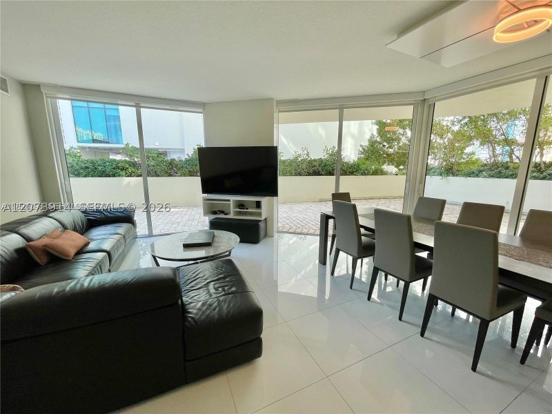 St Tropez Apt #1-501