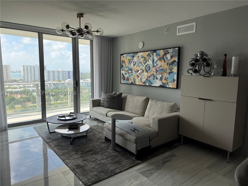 Aluguel de apartamento no Parque Towers at St. Tropez 5-1506