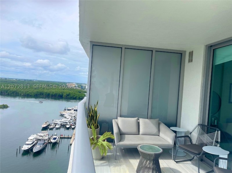 Aluguel de apartamento no Parque Towers at St. Tropez 5-1506