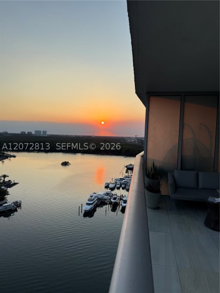 Aluguel de apartamento no Parque Towers at St. Tropez 5-1506