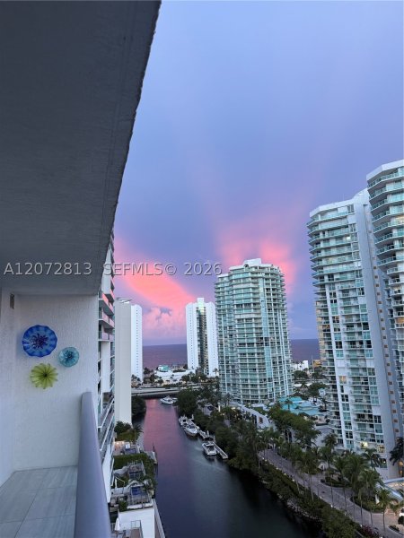 Aluguel de apartamento no Parque Towers at St. Tropez 5-1506