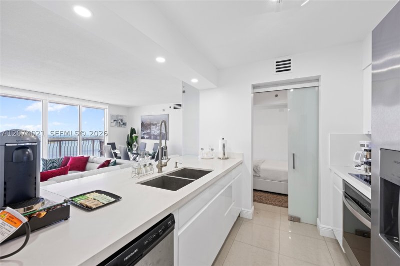 Condo for sale at The Club At Brickell Bay 3701