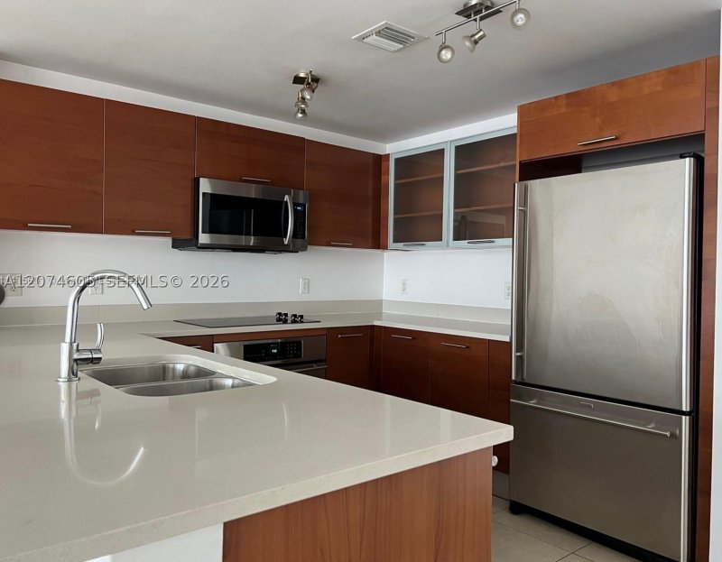 Midtown Midblock Apt #903