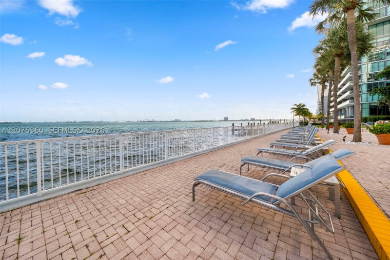 Aluguel de apartamento no Bay Park Towers 719