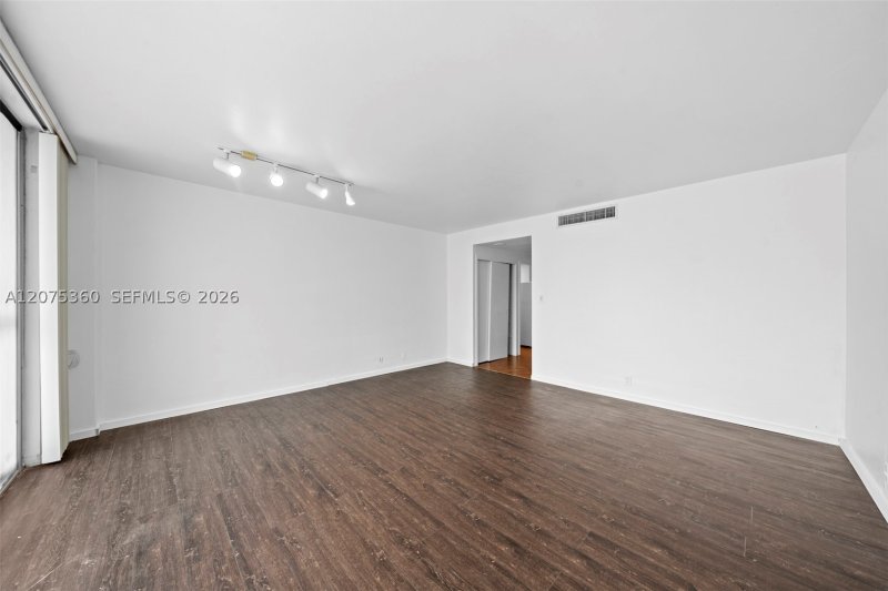 Aluguel de apartamento no Bay Park Towers 719
