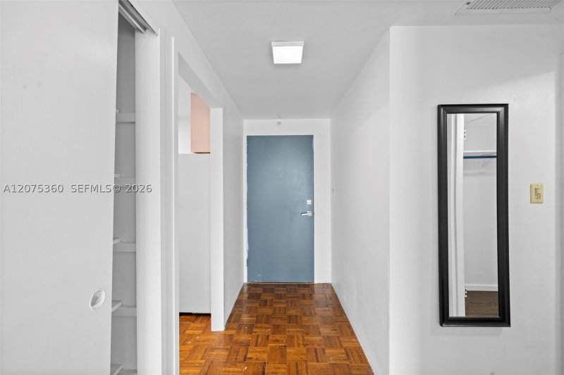 Aluguel de apartamento no Bay Park Towers 719