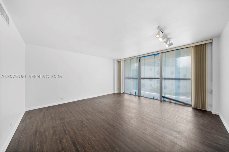 Aluguel de apartamento no Bay Park Towers 719