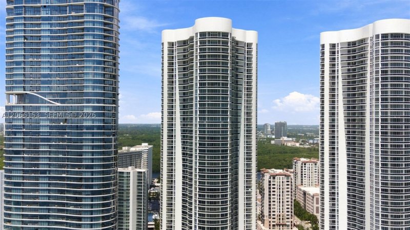 Condo for sale at Trump Tower Three 2802