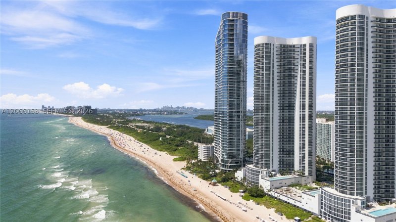 Condo for sale at Trump Tower Three 2802