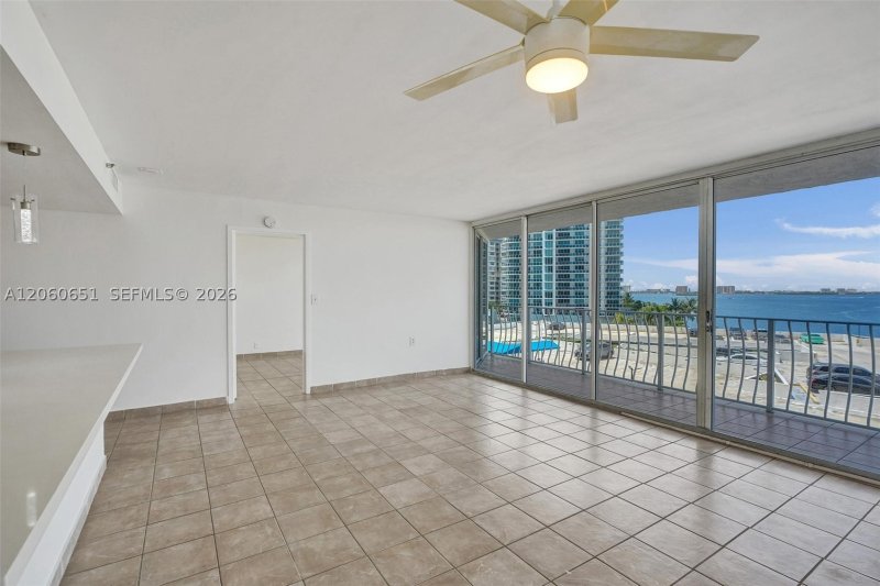 Condo for sale at Grandview Palace 717
