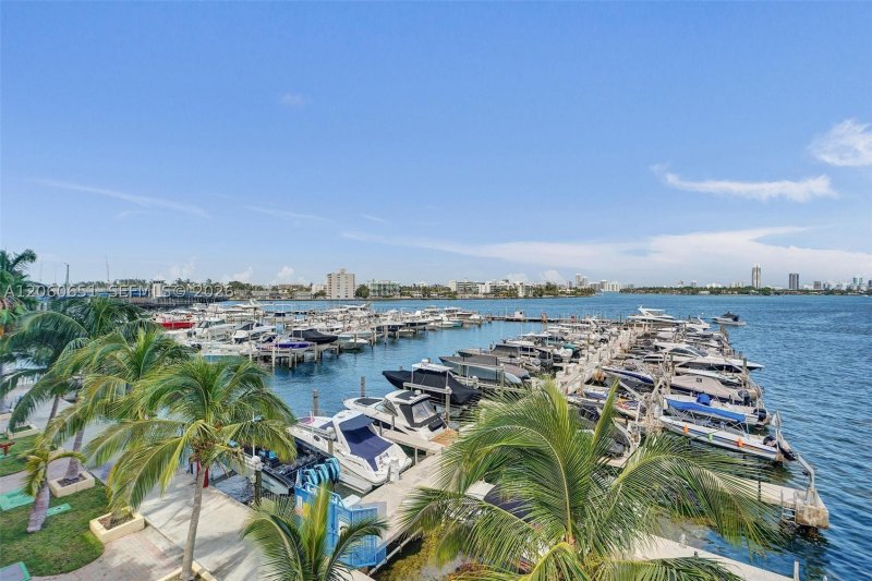 Condo for sale at Grandview Palace 717