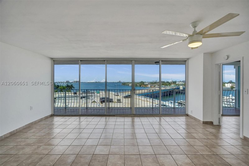 Condo for sale at Grandview Palace 717
