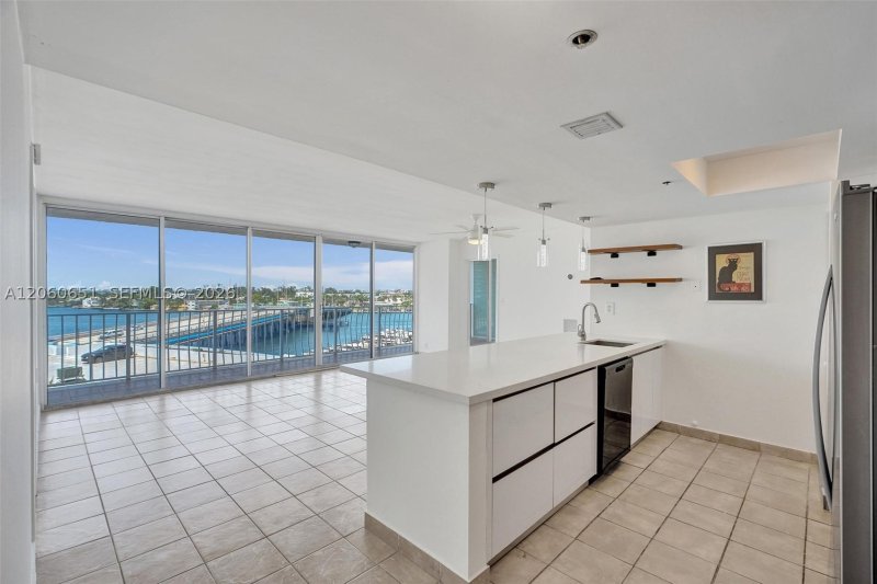 Condo for sale at Grandview Palace 717