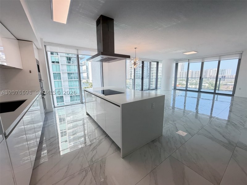 Comprar apartamento no Parque Towers at St. Tropez 5-1008