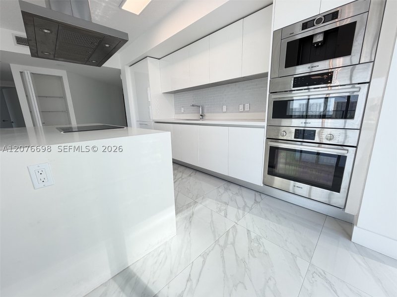 Comprar apartamento no Parque Towers at St. Tropez 5-1008