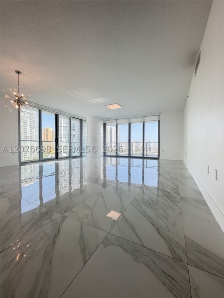 Comprar apartamento en Parque Towers at St. Tropez 5-1008