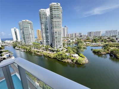 Parque Towers at St. Tropez Apt #5-1008