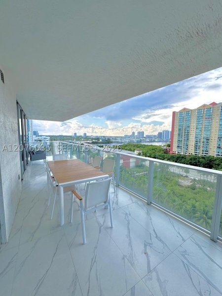 Aluguel de apartamento no Parque Towers at St. Tropez 1001