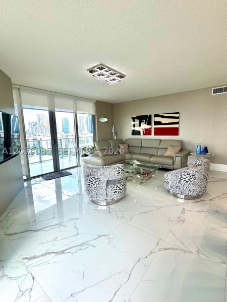 Aluguel de apartamento no Parque Towers at St. Tropez 1001
