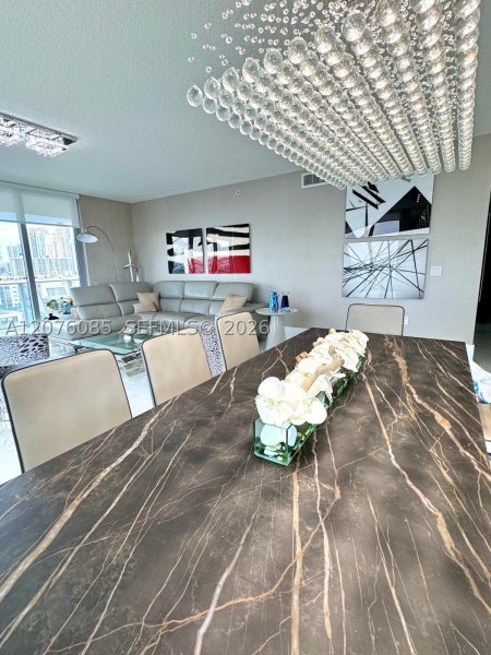 Aluguel de apartamento no Parque Towers at St. Tropez 1001