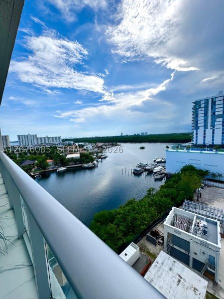 Aluguel de apartamento no Parque Towers at St. Tropez 1001