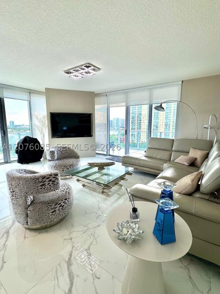 Aluguel de apartamento no Parque Towers at St. Tropez 1001