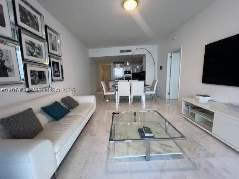 Alquiler de apartamento en Jade Ocean 1007