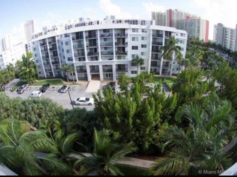 Alquiler de apartamento en Porto Bellagio 3610