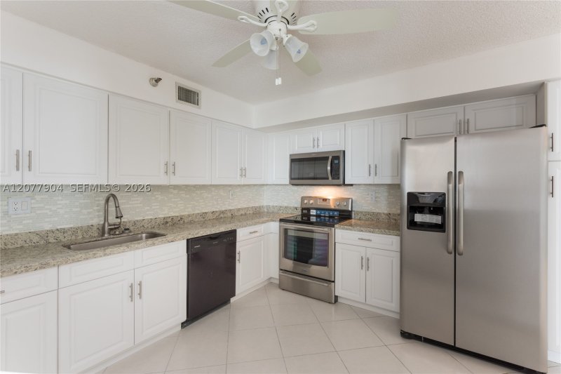 Condo for sale at Mystic Pointe 400 2202