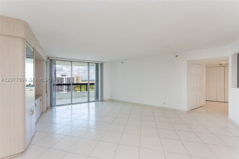 Condo for sale at Mystic Pointe 400 2202