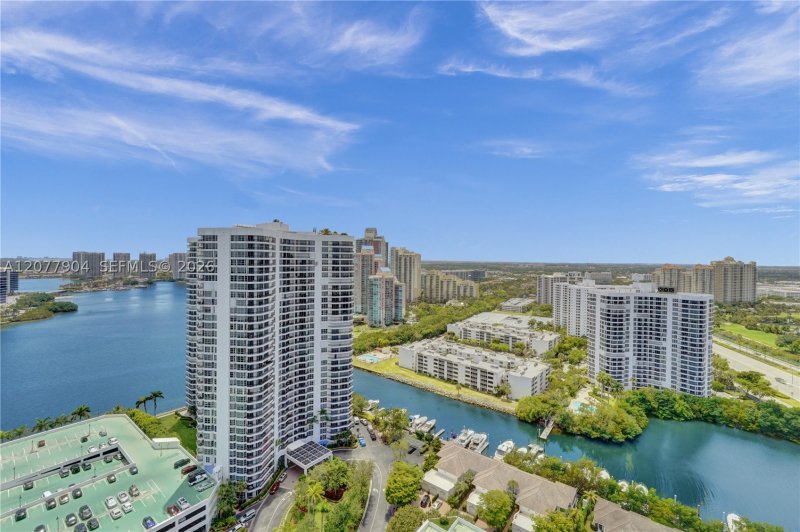Condo for sale at Mystic Pointe 400 2202