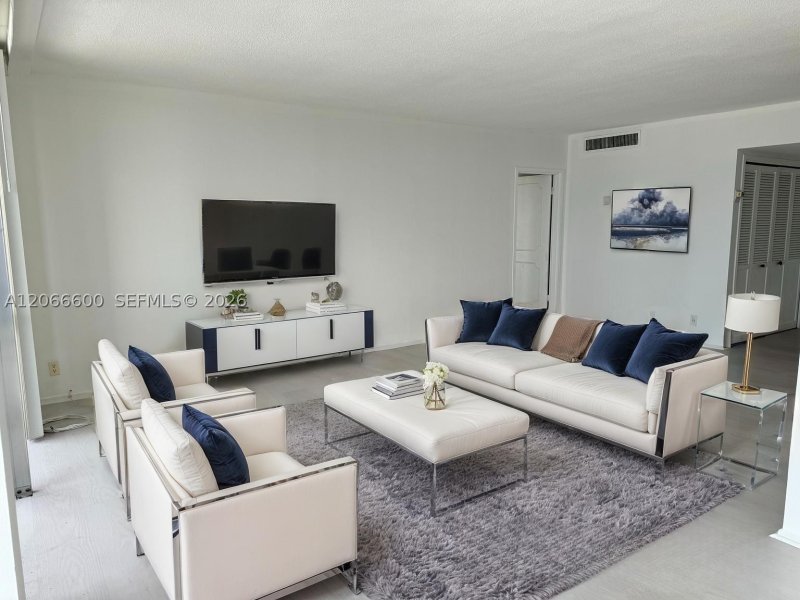 Alquiler de apartamento en King Cole 523