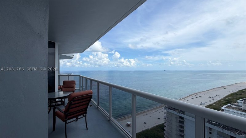 Comprar apartamento no La Gorce Palace LPH4