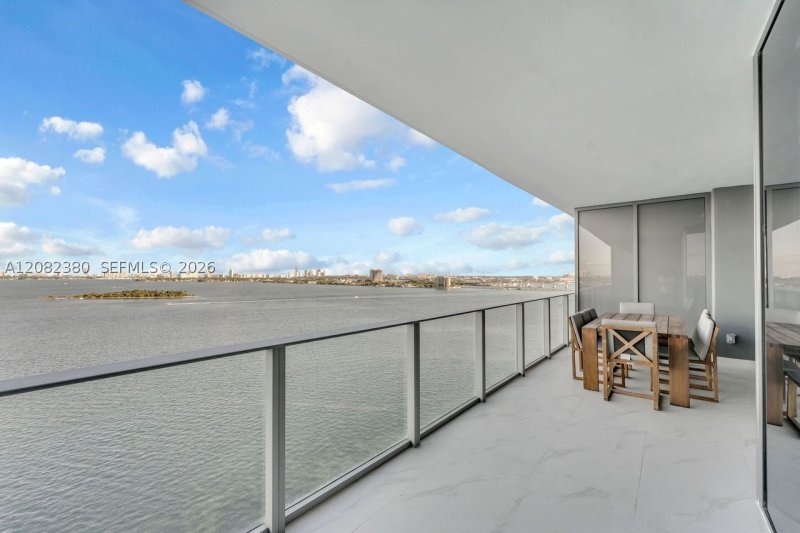 Aluguel de apartamento no Aria Reserve Miami 1405
