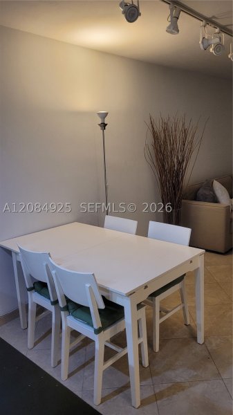 Alquiler de apartamento en Triton Towers 606