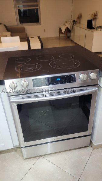 Alquiler de apartamento en Triton Towers 606