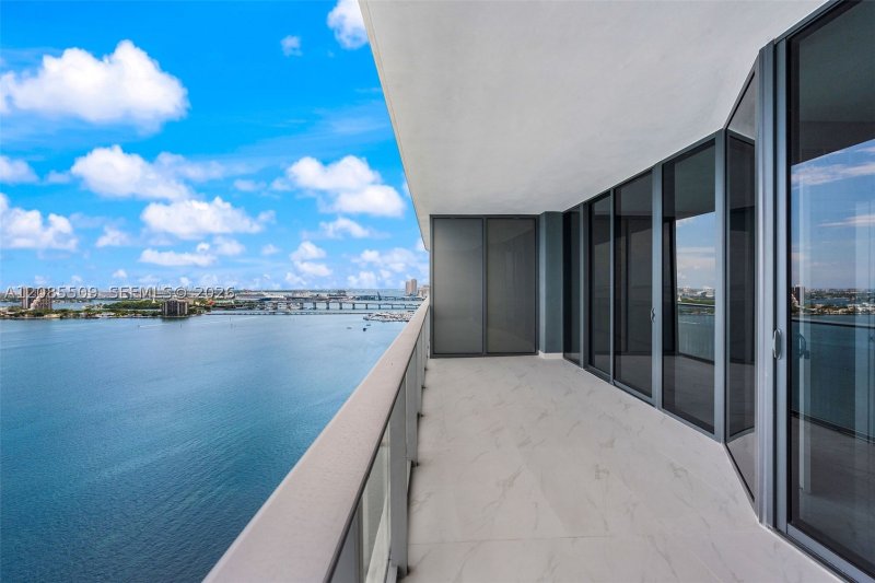 Aluguel de apartamento no Aria Reserve Miami 2206