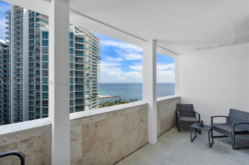 Comprar apartamento en Harbour House PH 1502