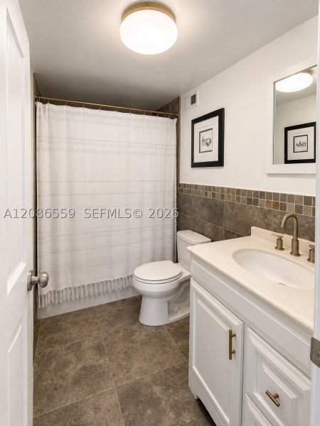 Alquiler de apartamento en Triton Towers 1508