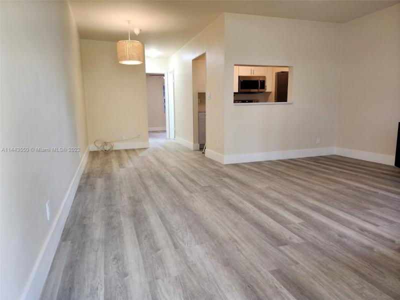 Rent A11443550 Porsche Design Tower, Condo 34B Listed For 1,600