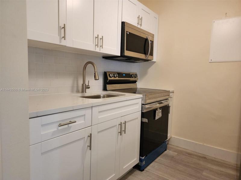 Rent A11443550 Porsche Design Tower, Condo 34B Listed For 1,600