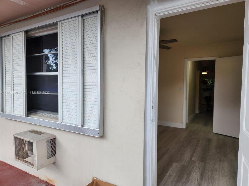 Rent A11443550 Porsche Design Tower, Condo 34B Listed For 1,600