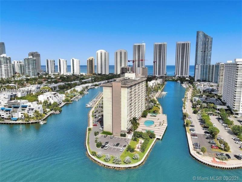 Comprar apartamento en Coastal Towers 320