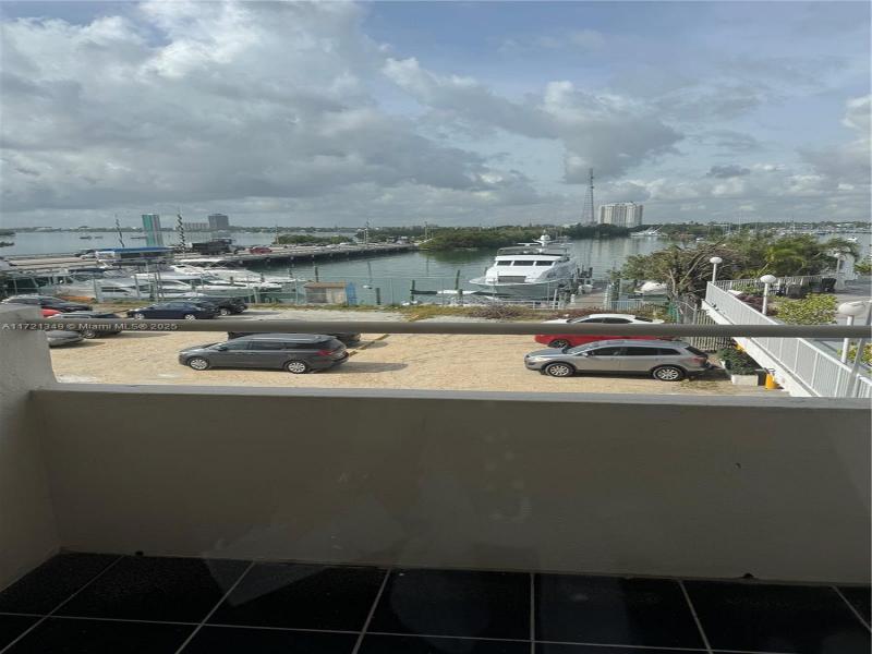 Bayshore Yacht Tennis Club Apt #204