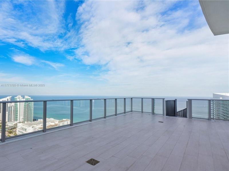 Comprar apartamento no Hyde Beach House T4301